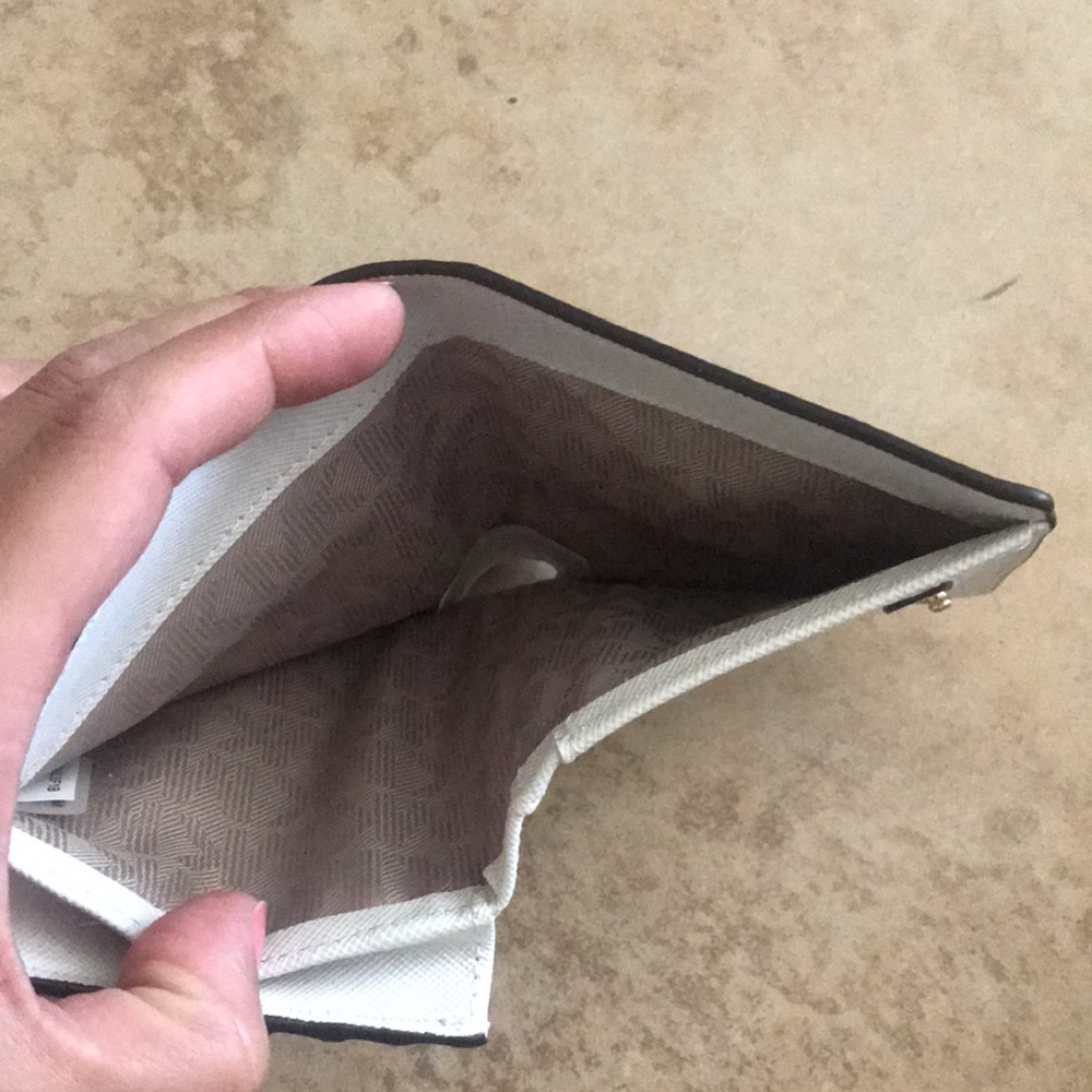 Michael Kors Wallet - Picture 6 of 15